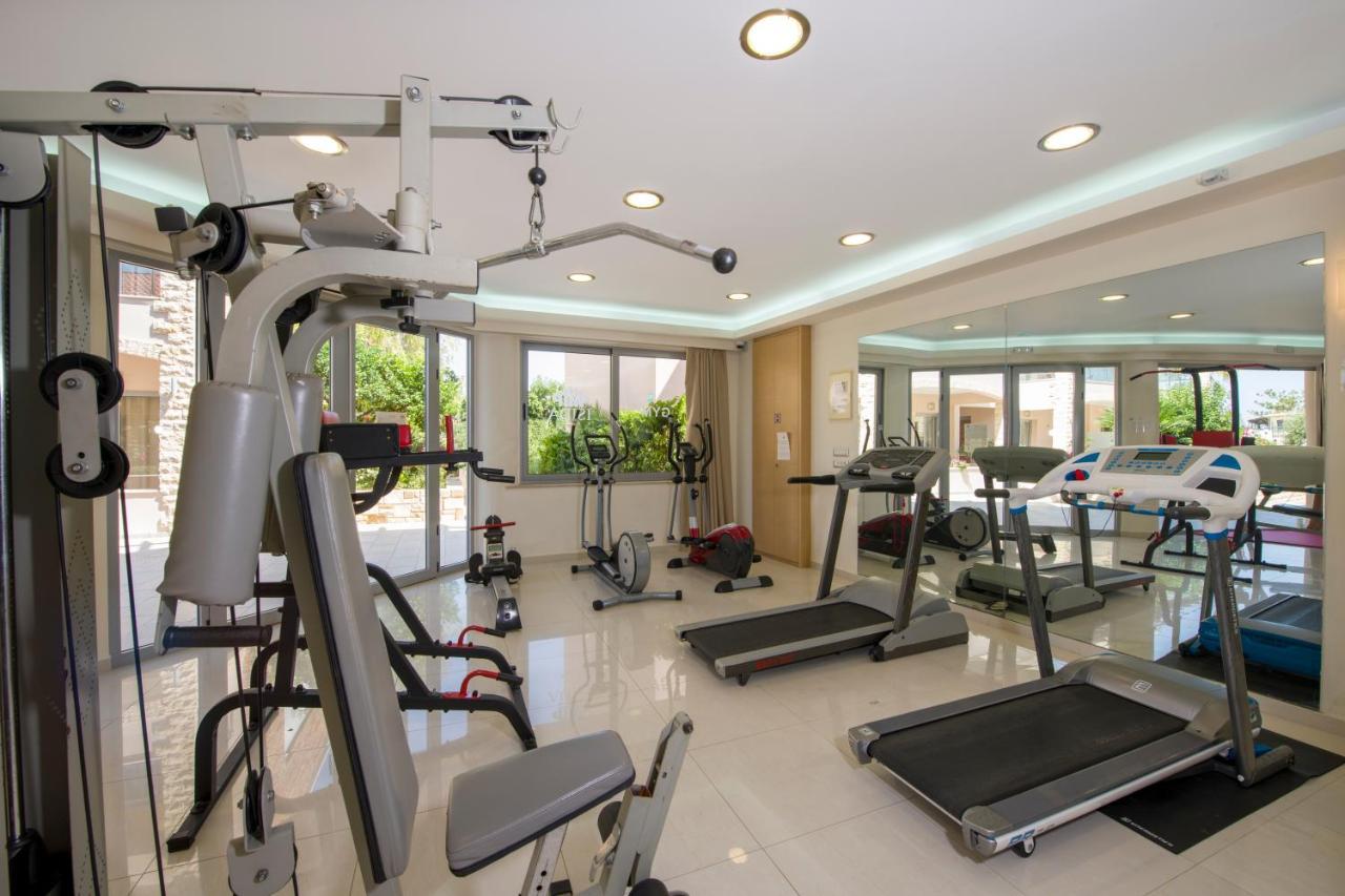 Isida Hotel Agia Marina Bagian luar foto