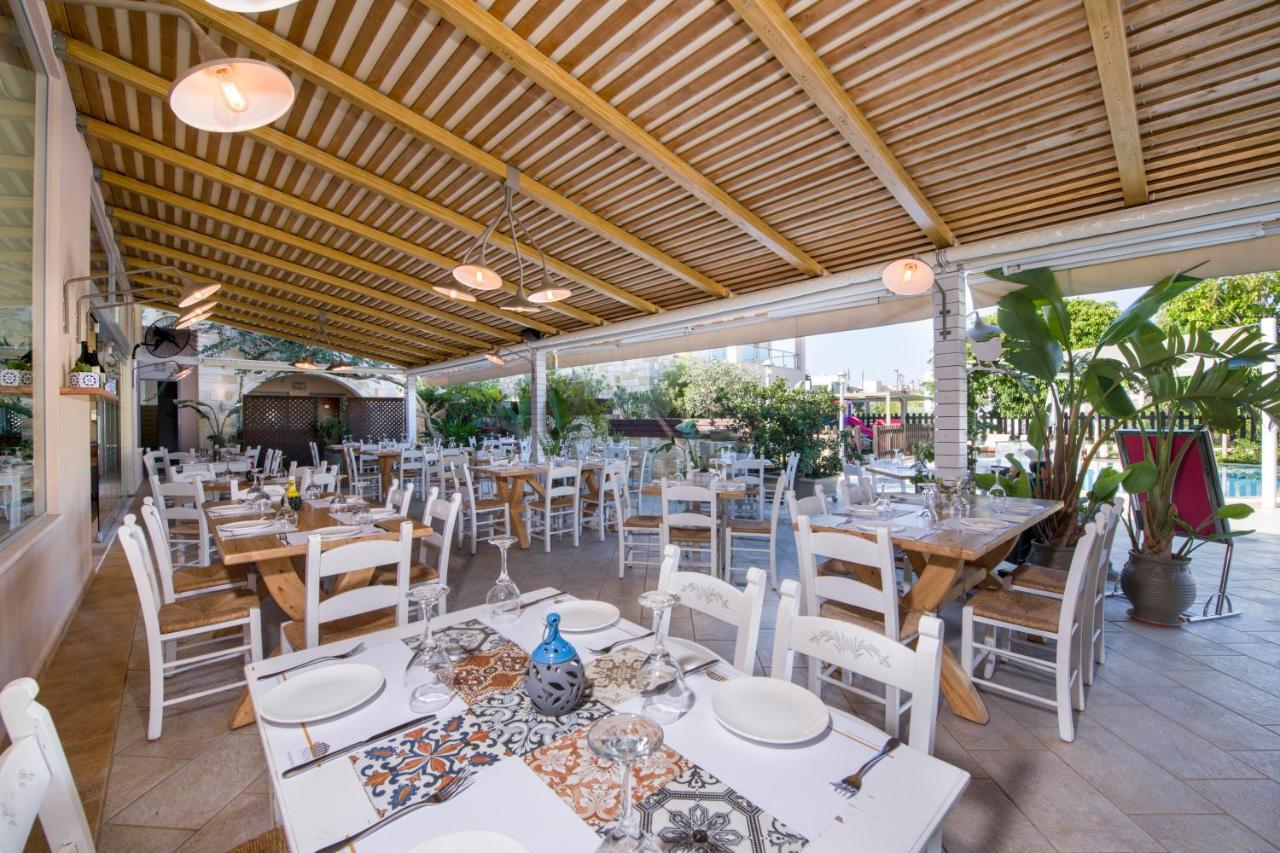 Isida Hotel Agia Marina Bagian luar foto