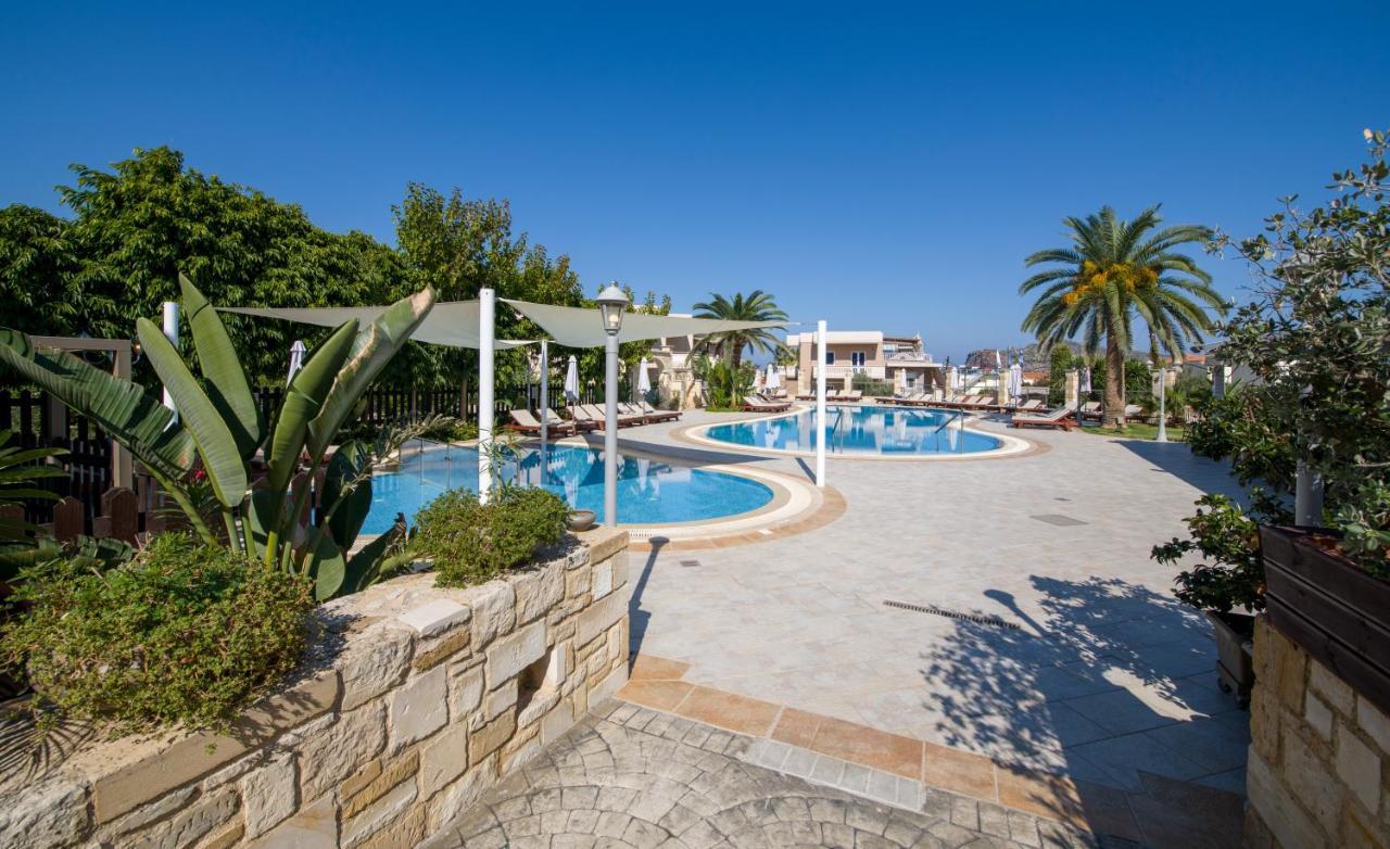 Isida Hotel Agia Marina Bagian luar foto