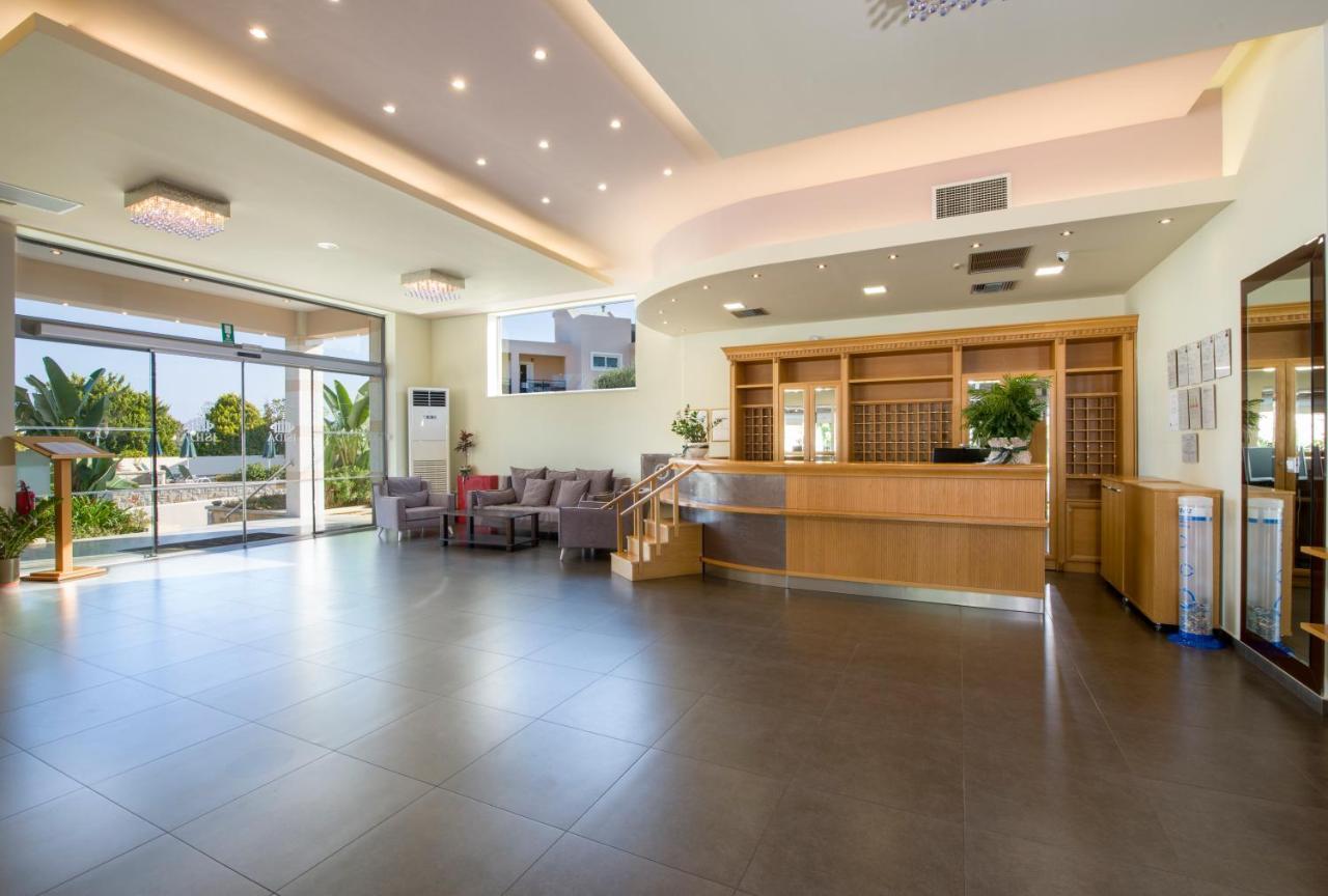 Isida Hotel Agia Marina Bagian luar foto