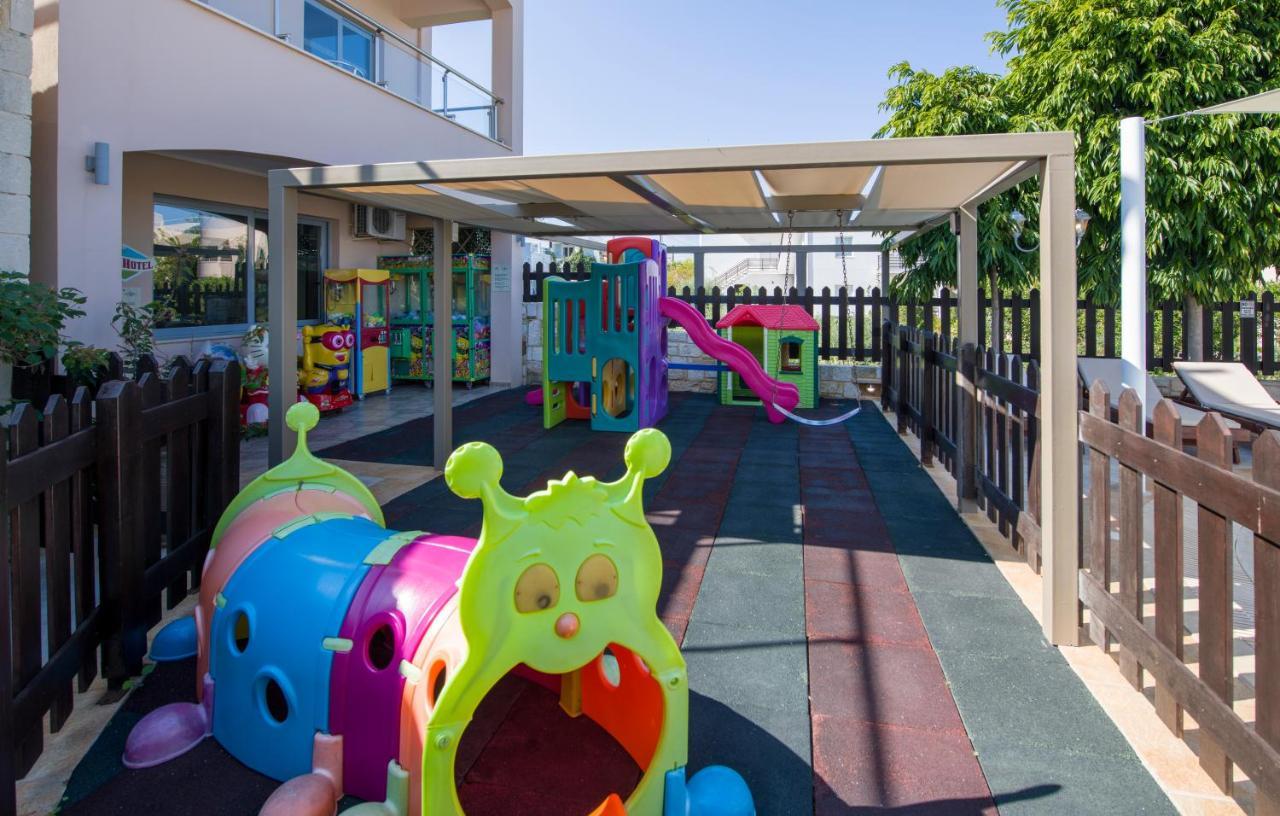 Isida Hotel Agia Marina Bagian luar foto