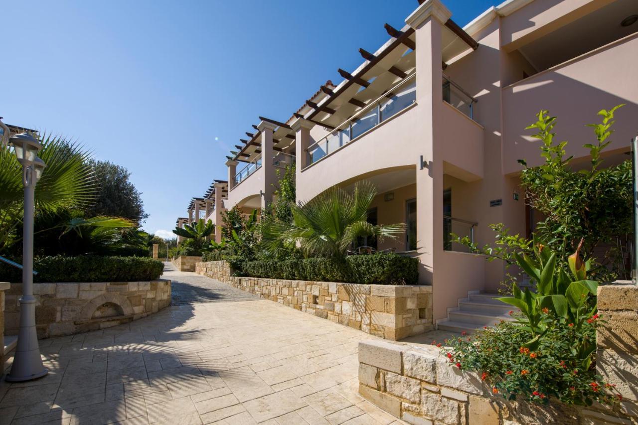 Isida Hotel Agia Marina Bagian luar foto