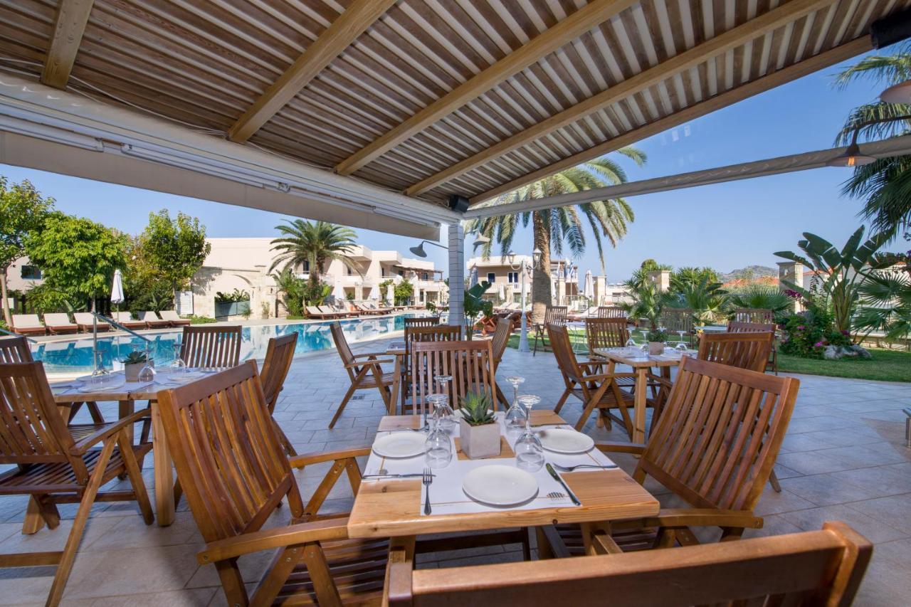 Isida Hotel Agia Marina Bagian luar foto