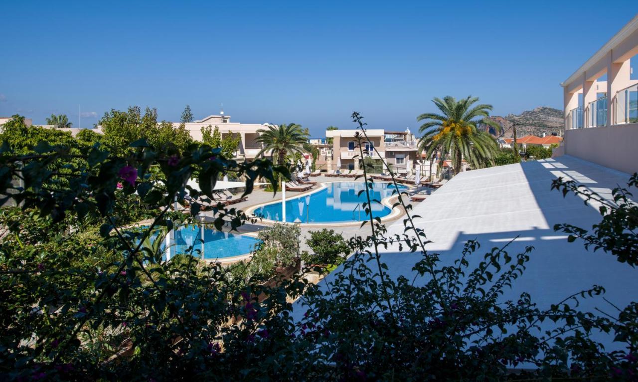 Isida Hotel Agia Marina Bagian luar foto