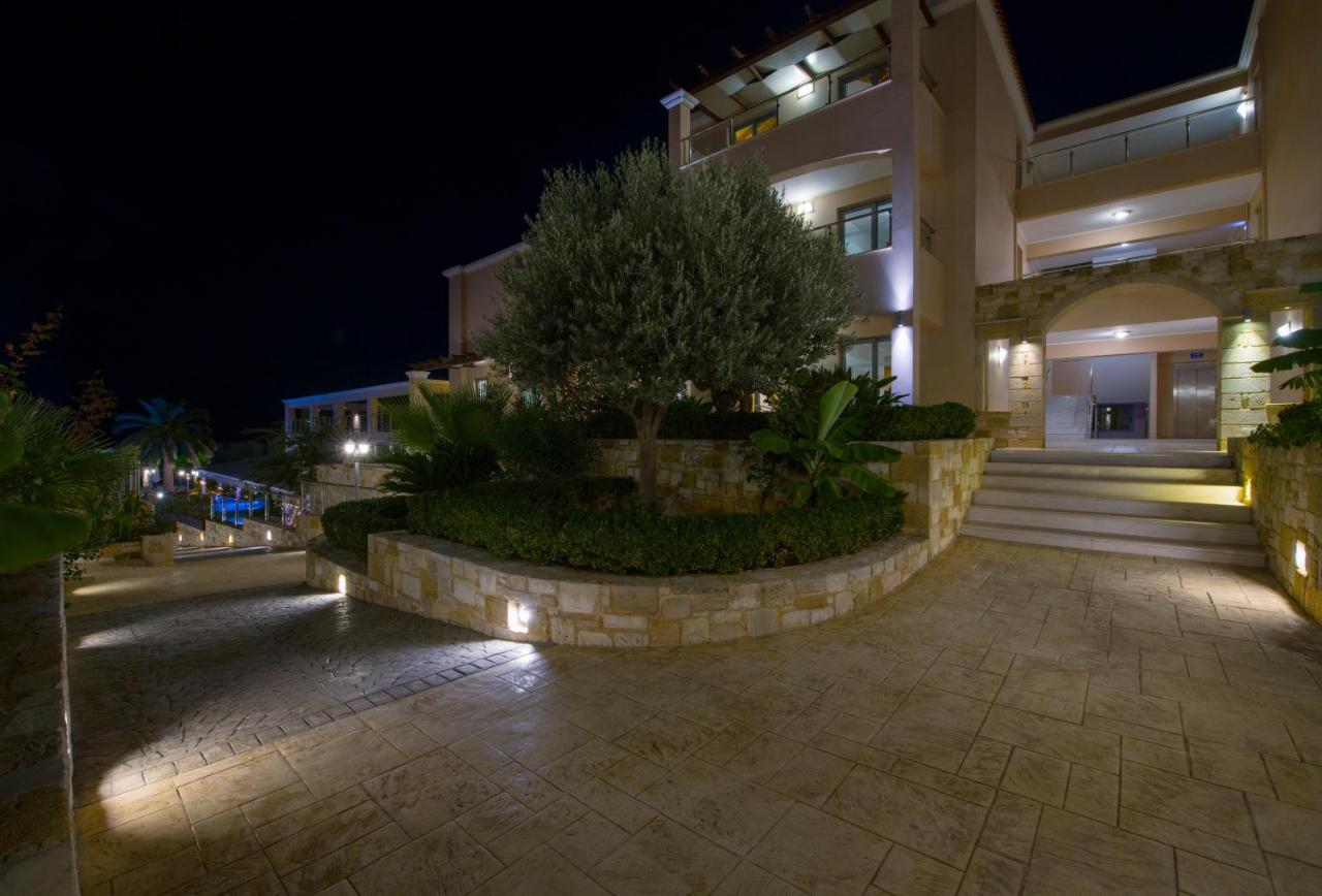 Isida Hotel Agia Marina Bagian luar foto