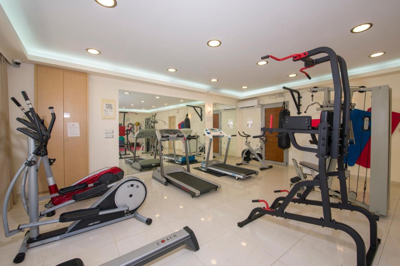 Isida Hotel Agia Marina Bagian luar foto