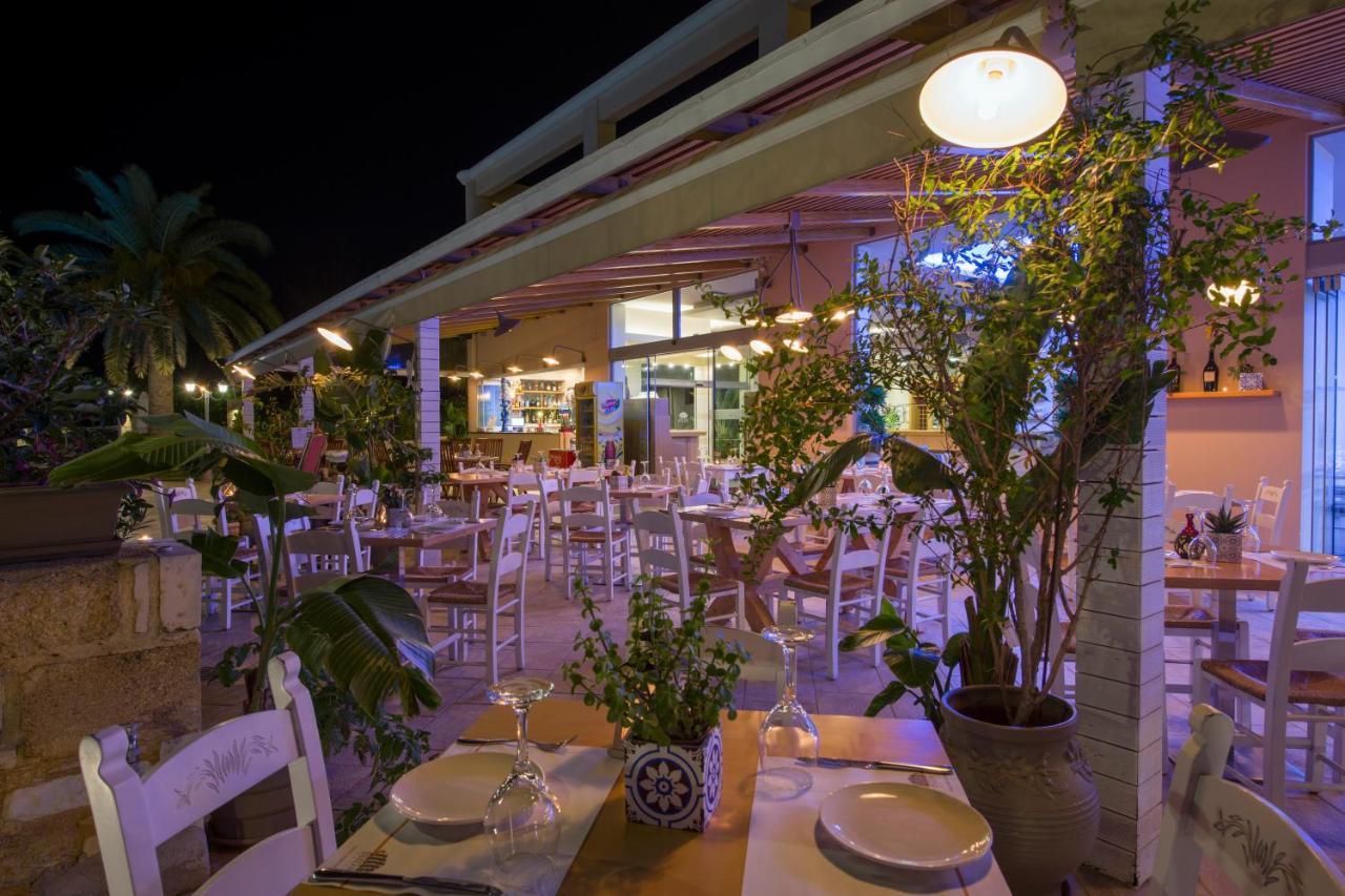 Isida Hotel Agia Marina Bagian luar foto