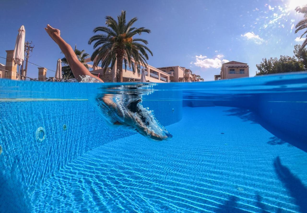 Isida Hotel Agia Marina Bagian luar foto