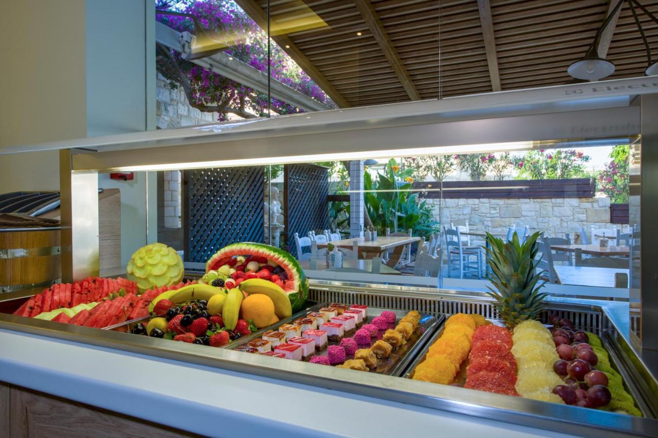 Isida Hotel Agia Marina Bagian luar foto