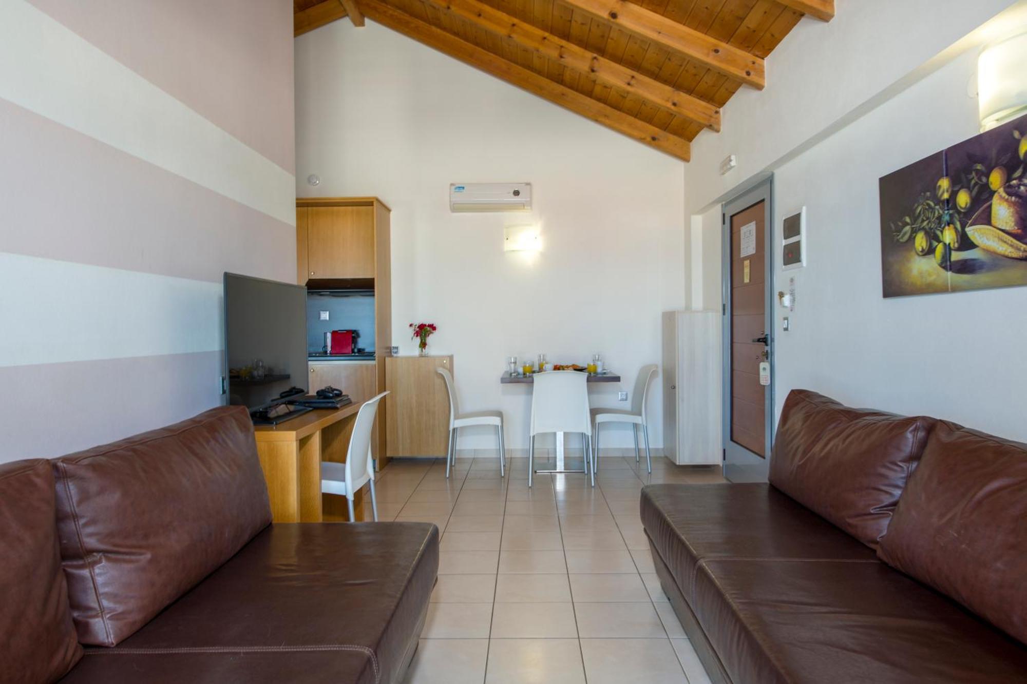 Isida Hotel Agia Marina Bagian luar foto